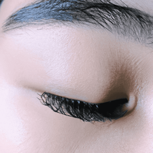 Kombinasi Sempurna: Alis Rapi dengan Fake Eyelash untuk Tampilan Glamor